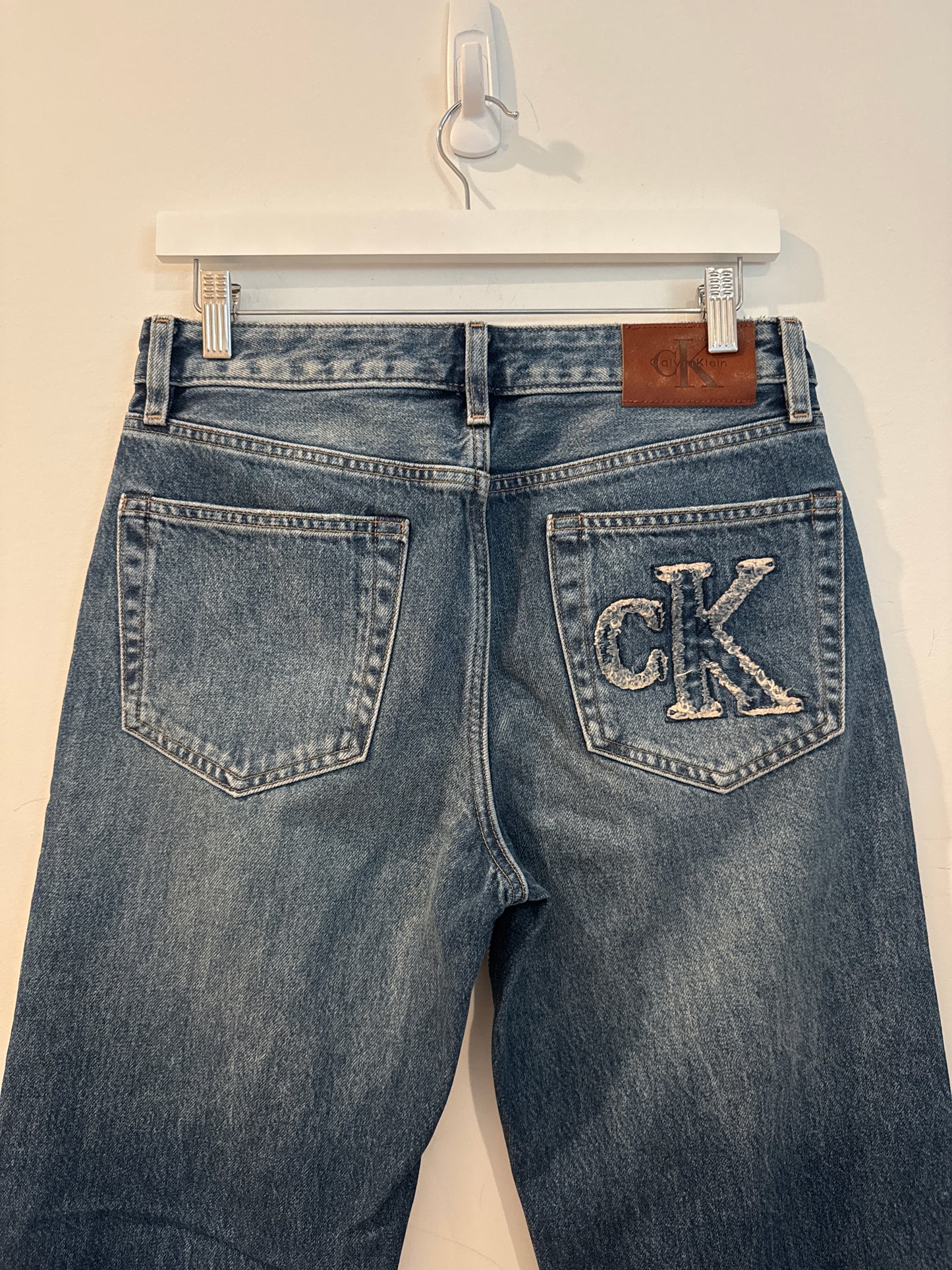 Calvin Klein Signature 90s Straight Jeans, Size 27