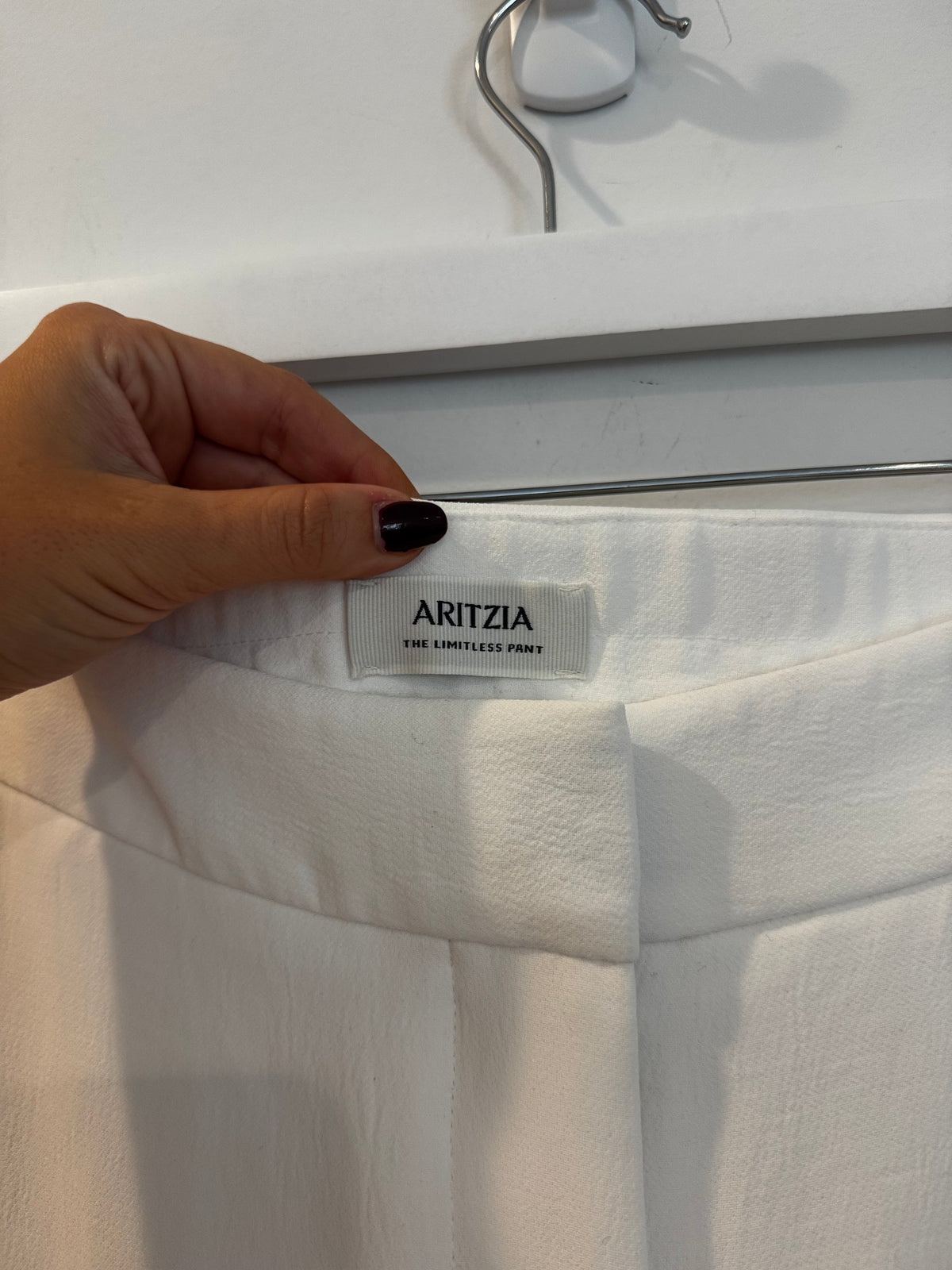 Aritzia “The Effortless Pant” in White, Size 6