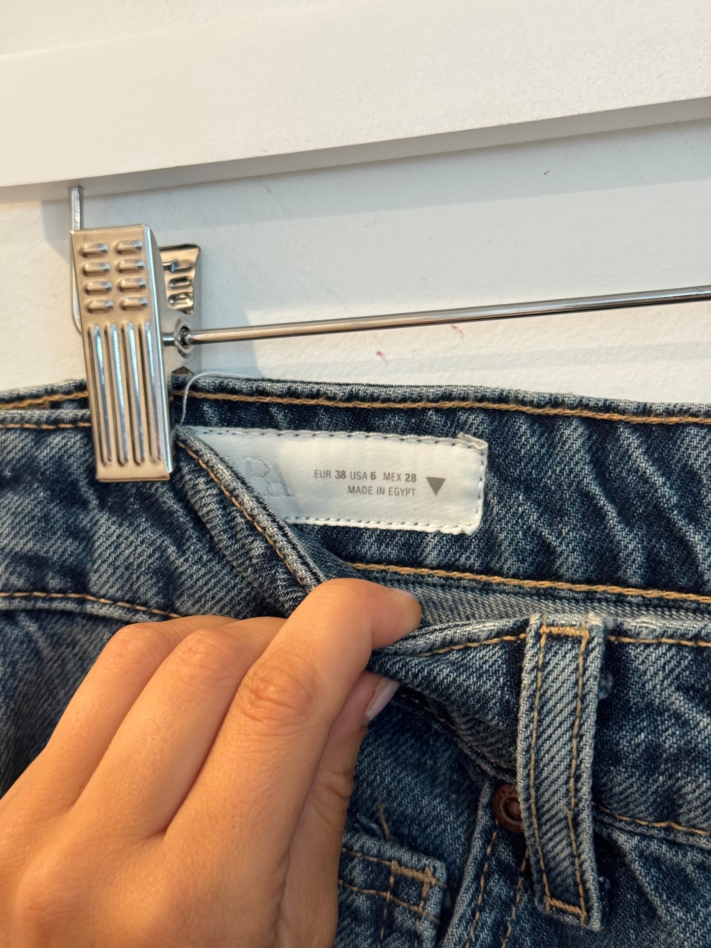 Zara Distressed Denim, Size 6