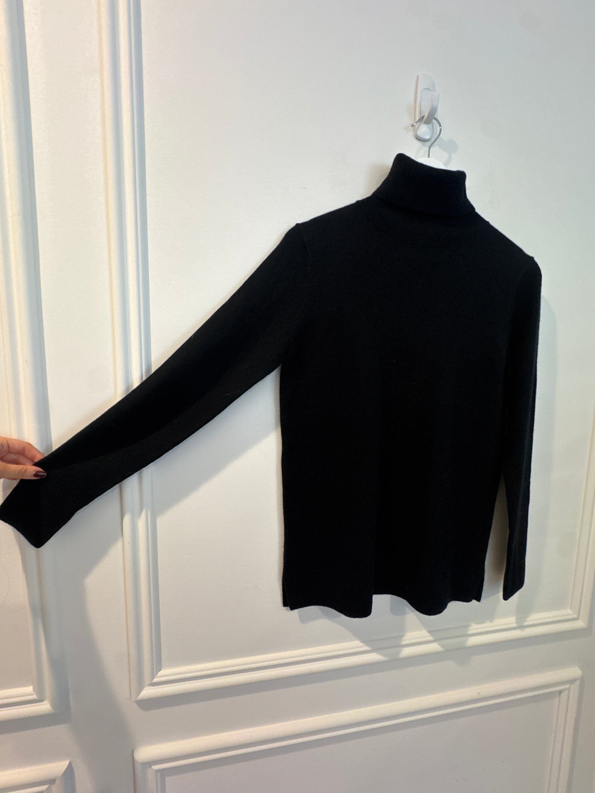 Neiman Marcus Cashmere Turtleneck, Black, Size Small