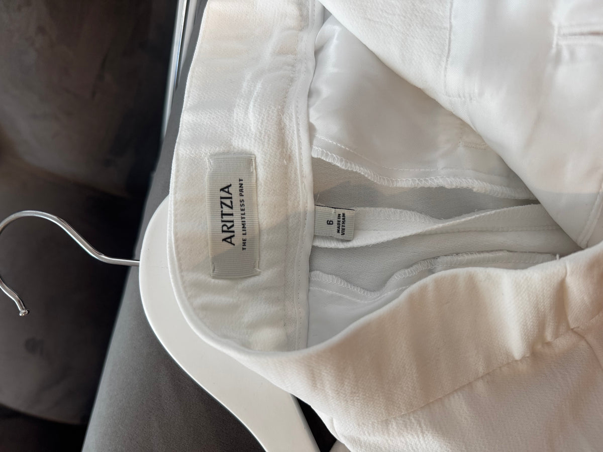 Aritzia “The Effortless Pant” in White, Size 6