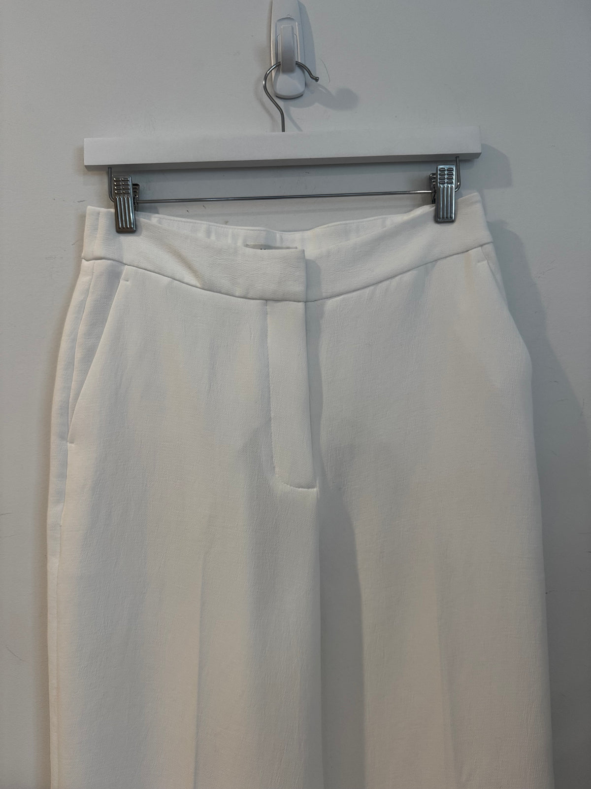 Aritzia “The Effortless Pant” in White, Size 6