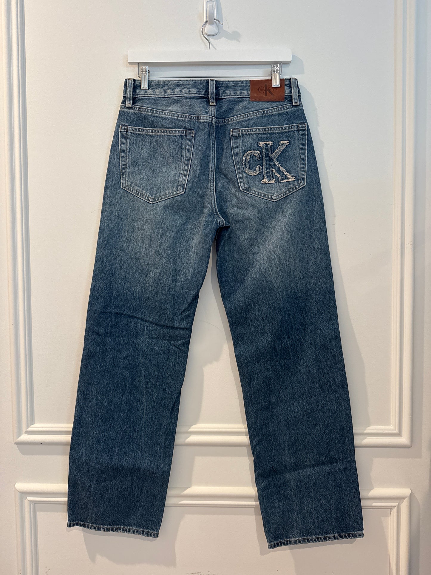 Calvin Klein Signature 90s Straight Jeans, Size 27