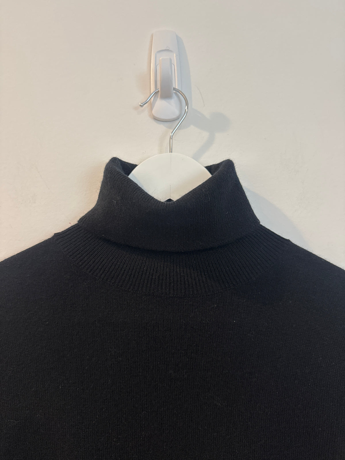 Neiman Marcus Cashmere Turtleneck, Black, Size Small
