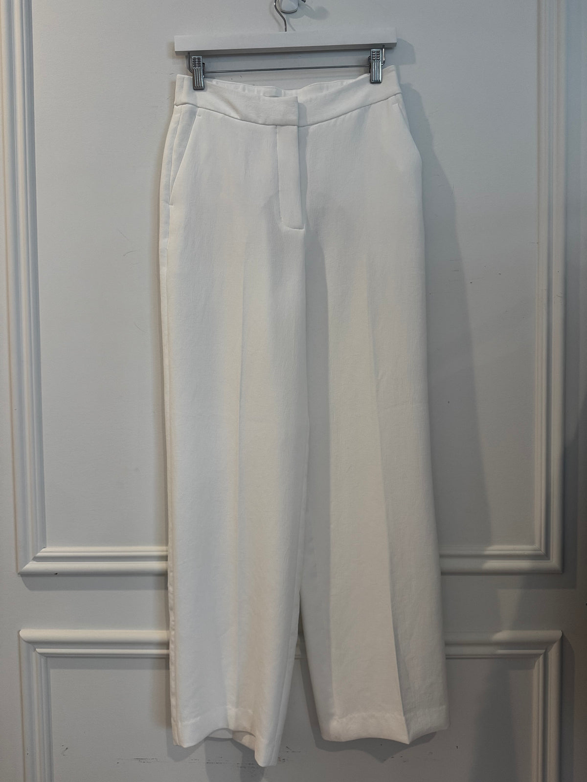 Aritzia “The Effortless Pant” in White, Size 6