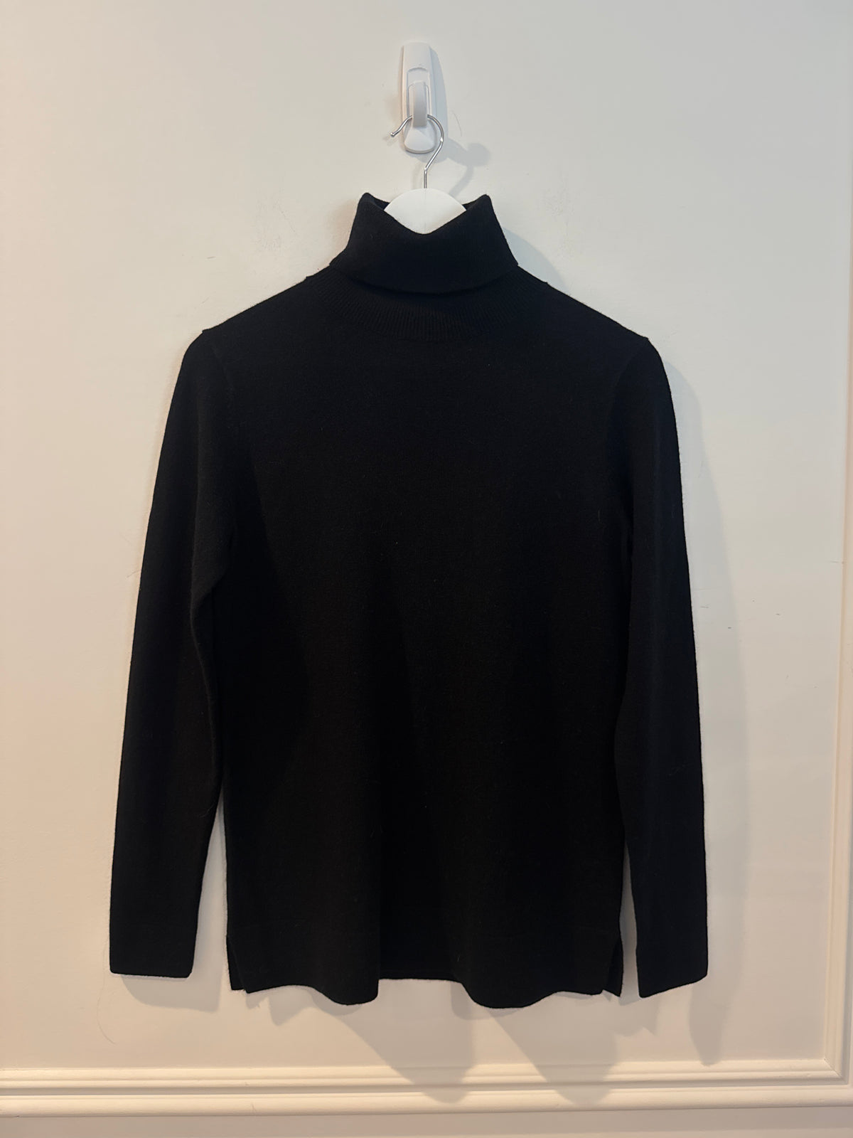 Neiman Marcus Cashmere Turtleneck, Black, Size Small