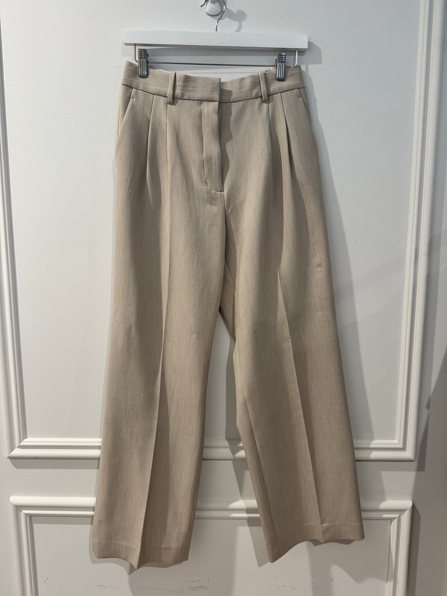 Aritzia “The Effortless Pant” Size 6