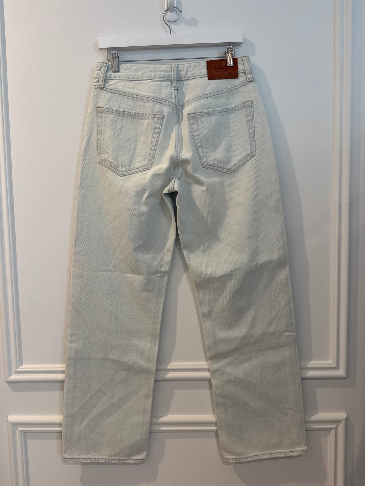 Calvin Klein Signature 90s Straight Jeans, Size 27