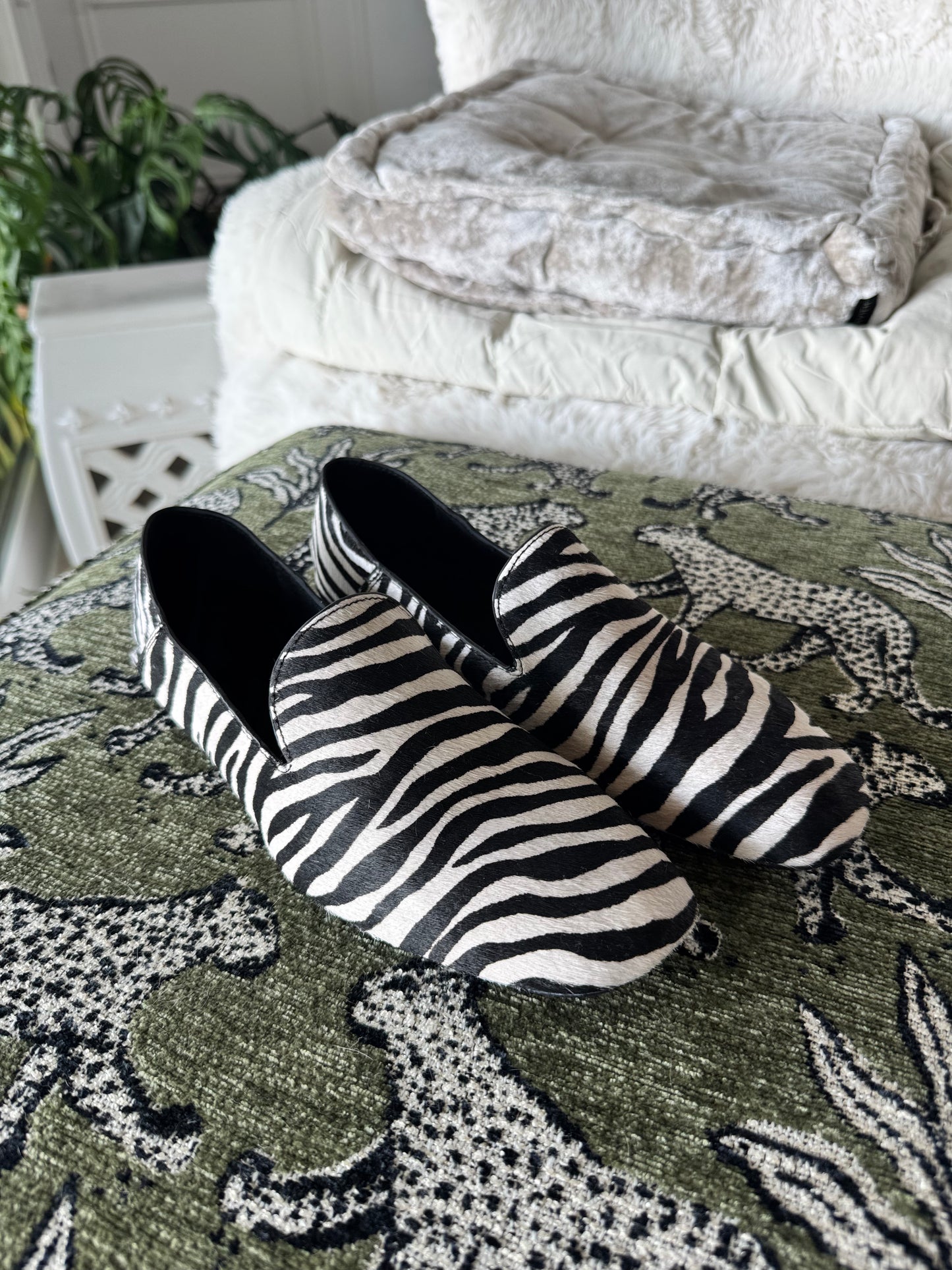 Zara Zebra Cowhide Flats, BEST Fits Size Women’s US8